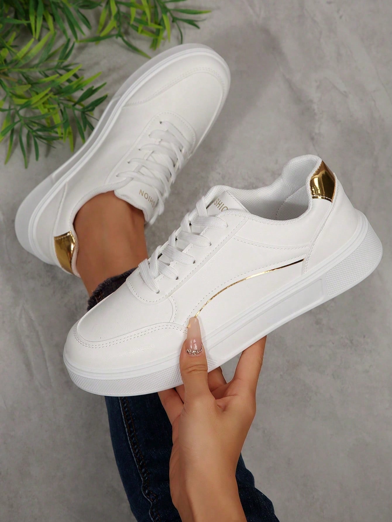 Women White Casual Sneakers, L - Running Gear Woman 评论和价格